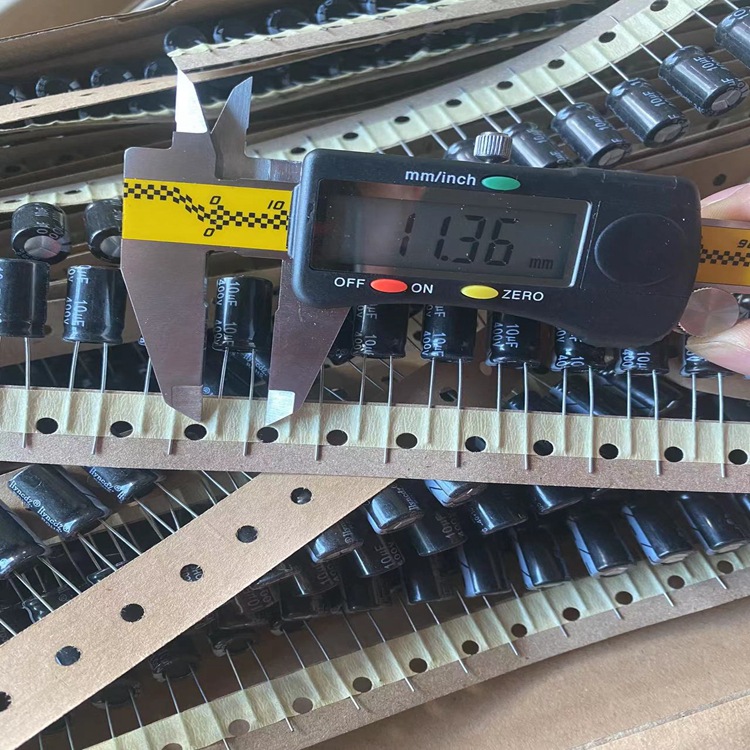电解电容生产厂家10uf 400v 8*12 编带铝电解电容脚距2.5mm 5.0mm