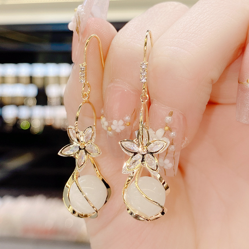 New Internet Celebrity Temperament Wild High-Grade Earrings Zircon Flower Ear Hook Cat's Eye Earrings