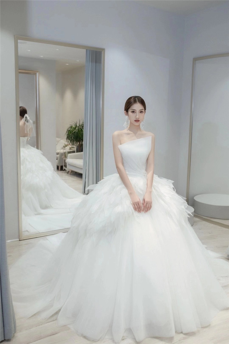 2021春季新款抹胸不规则时尚蓬蓬大拖尾婚纱主纱韩版