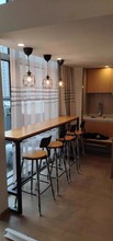 简约便利店奶茶店靠墙铁艺吧台桌椅组合酒吧商用高脚桌长条窄桌子