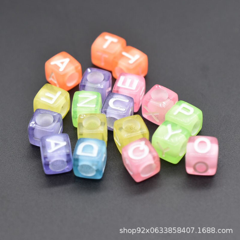 方形彩色白字字母珠 手链串珠 6mm塑料英文字母珠DIY饰品配件批发