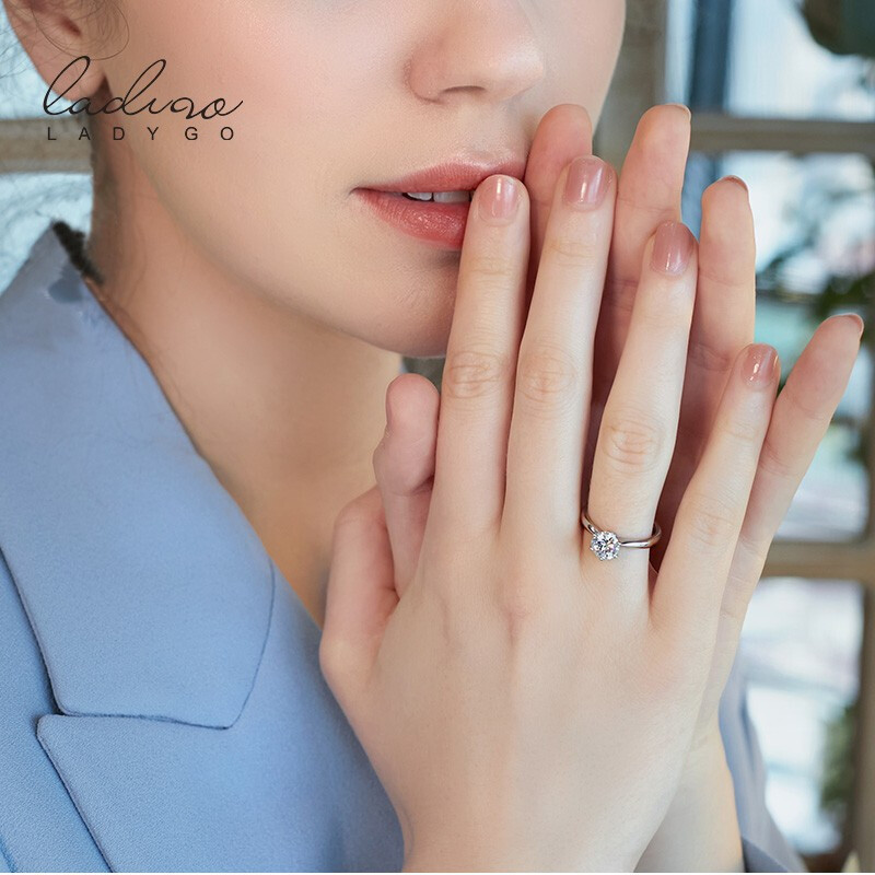ladygo戒指女s925银指环一克拉莫桑钻戒d色六爪求婚结婚戒情侣情