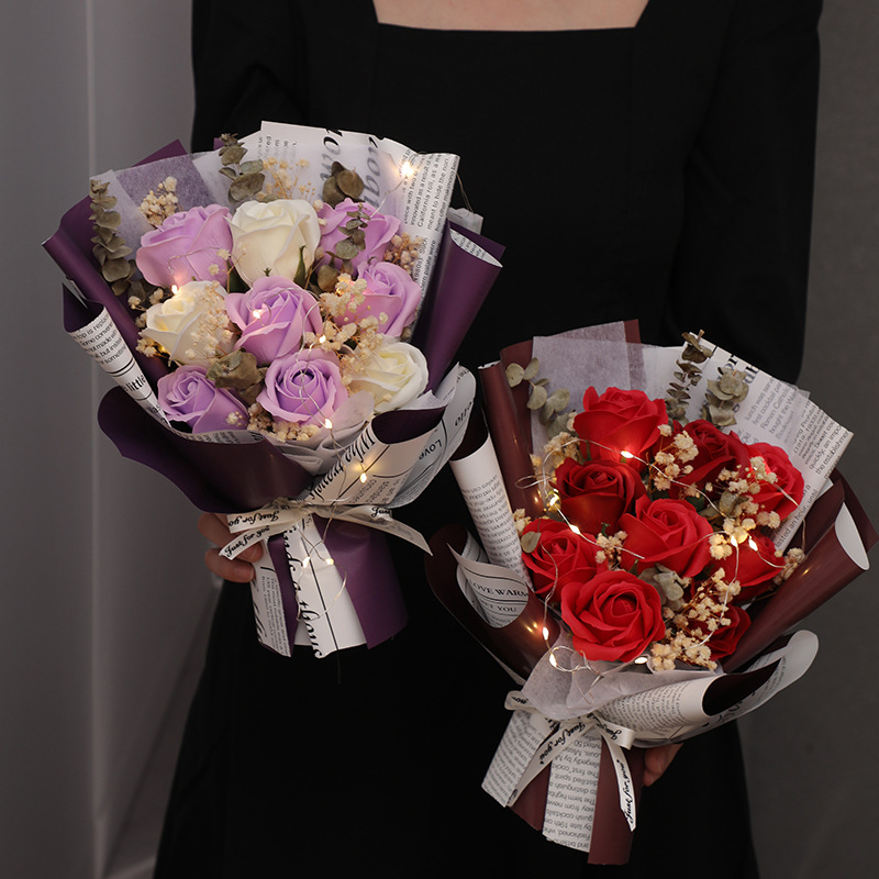11朵情人节花束圣诞节手捧花束创意灯带礼品花束批发永生花花束