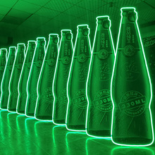 七彩霓虹灯广告牌展示牌安迪板金属人形立牌厂家直发酒吧发光灯牌