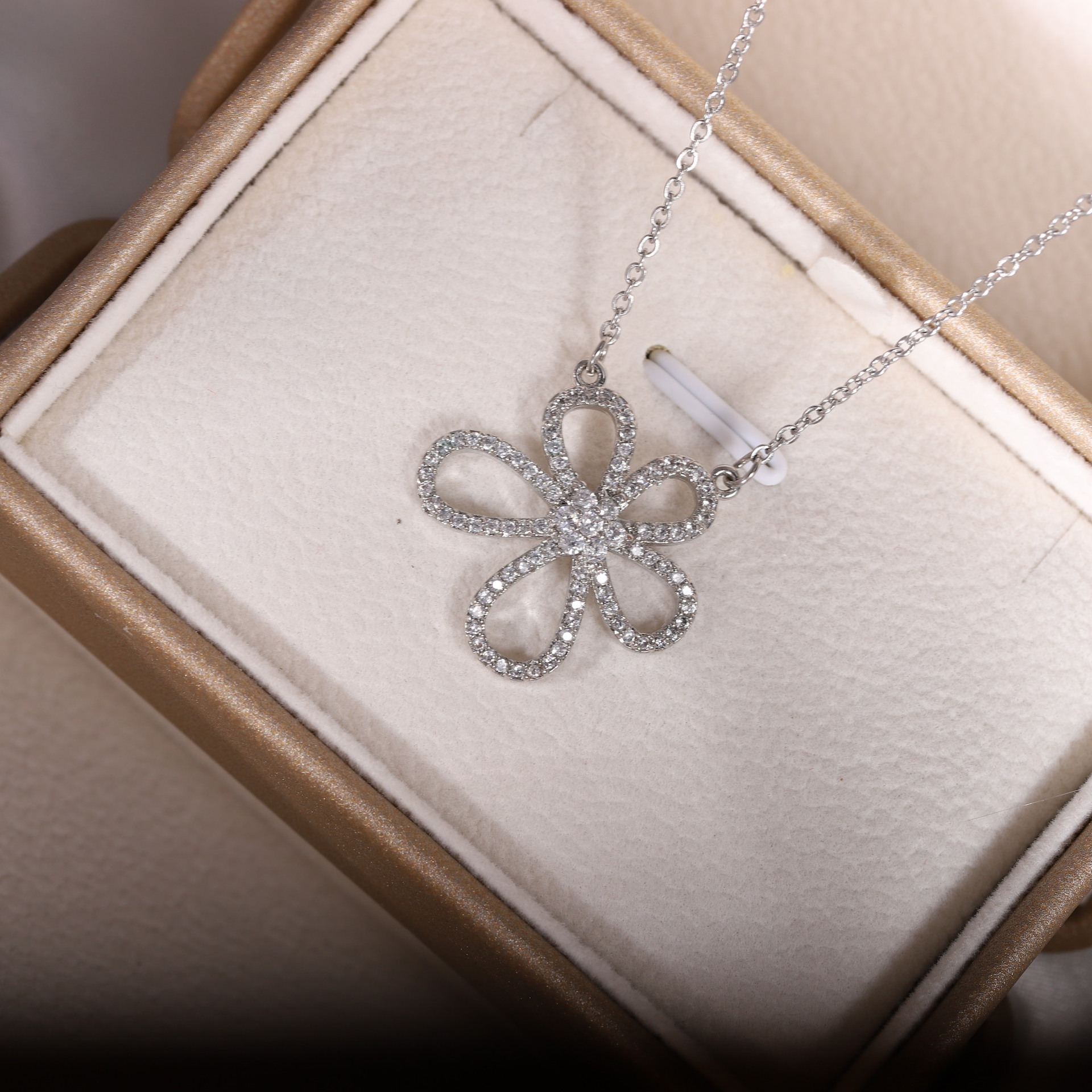 水钻花朵项链女 长款时尚百搭挂件吊坠装饰链毛衣链衣服配饰品