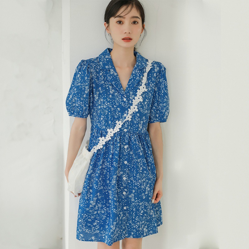 2022气质v领蓝色碎花连衣裙女裙子夏季宽松小个子衬衣裙
