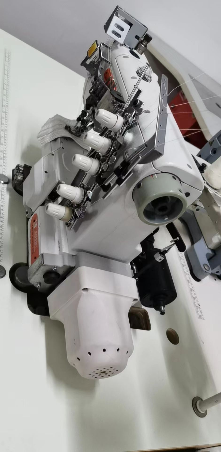 工业缝纫电脑直驱全自动绷缝机三针五线领口下摆袖口包边坎车冚车