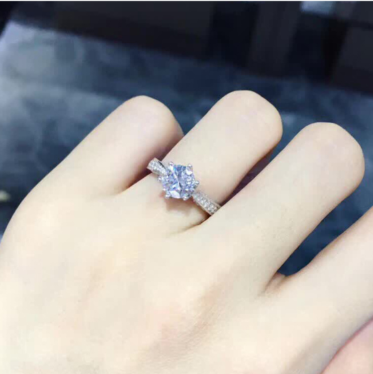 六爪钻石女戒 显钻结婚钻戒 群镶白仿真18k金钻石戒指-阿里巴巴