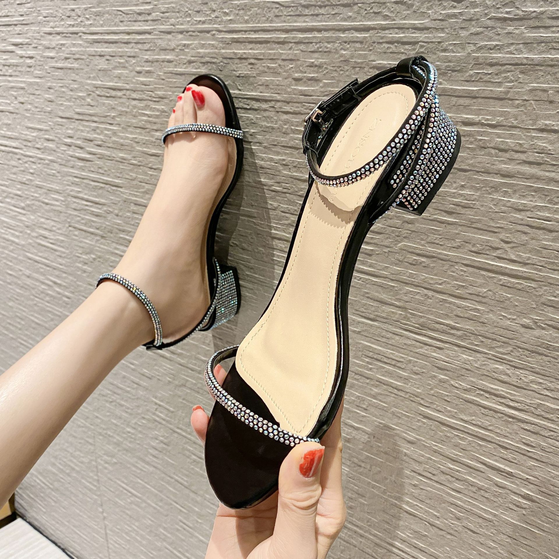 315-1网红仙女风一字带水钻粗跟时尚性感凉鞋2021夏新款ins潮