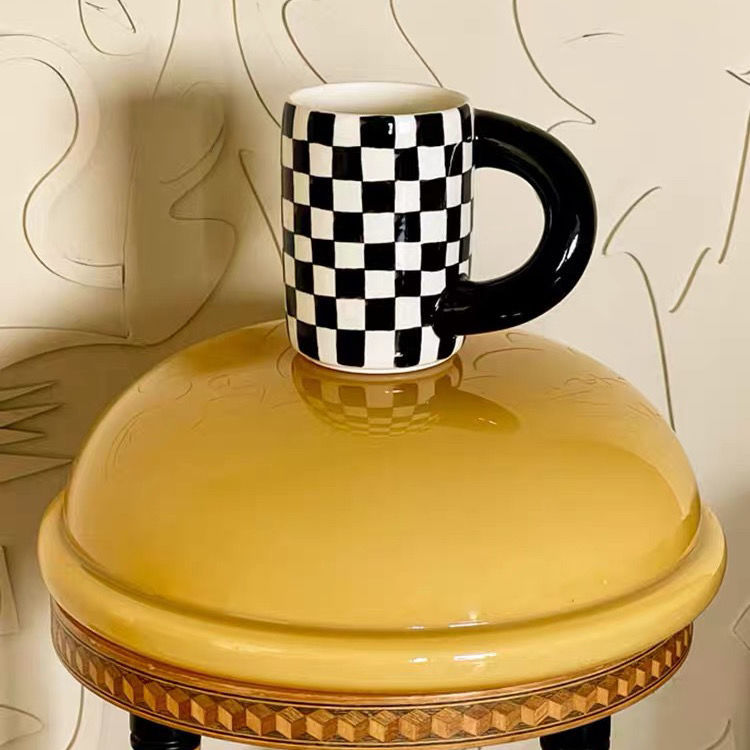 自制韩国ins博主同款棋盘格手绘陶瓷马克杯马赛克格子杯情侣小众