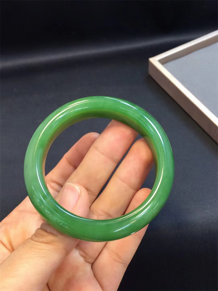 新疆和田碧玉美人手镯圈口53.5mm女正阳绿玉镯老料玉石镯子首饰