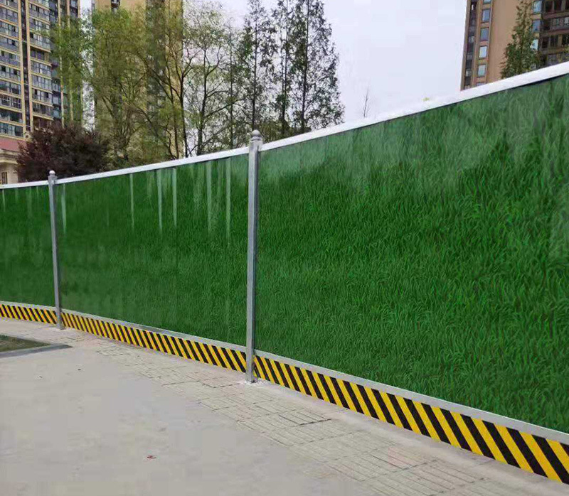 pvc工地围挡小草夹心钢结构装配式临时围墙草坪彩钢瓦施工挡板