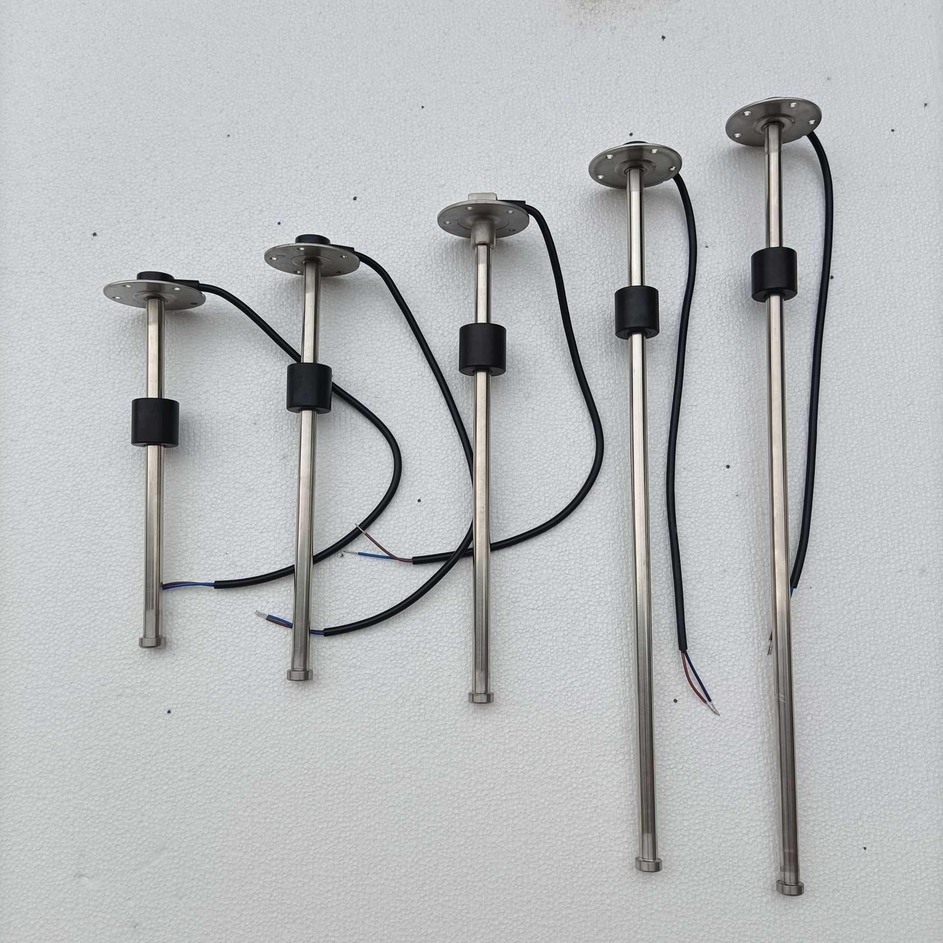 液位传感器油位传感器水位传感器输出模式电压 电流传感器12v24v