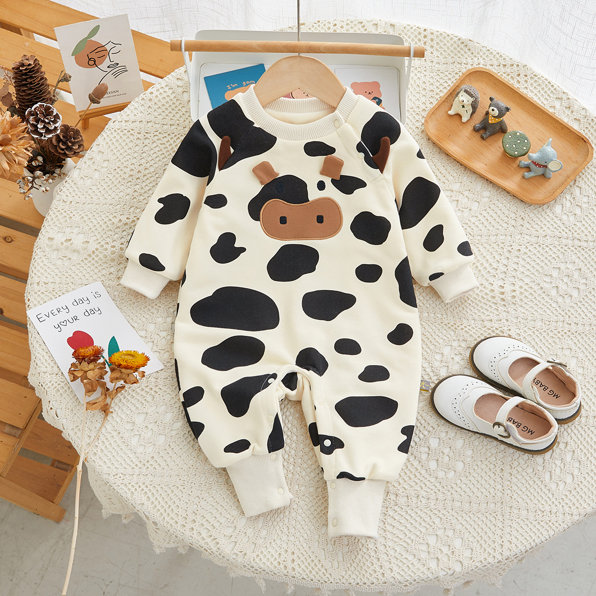 婴儿秋冬衣服加绒a类新生儿衣服小奶牛婴儿连体衣婴儿冬装外出服