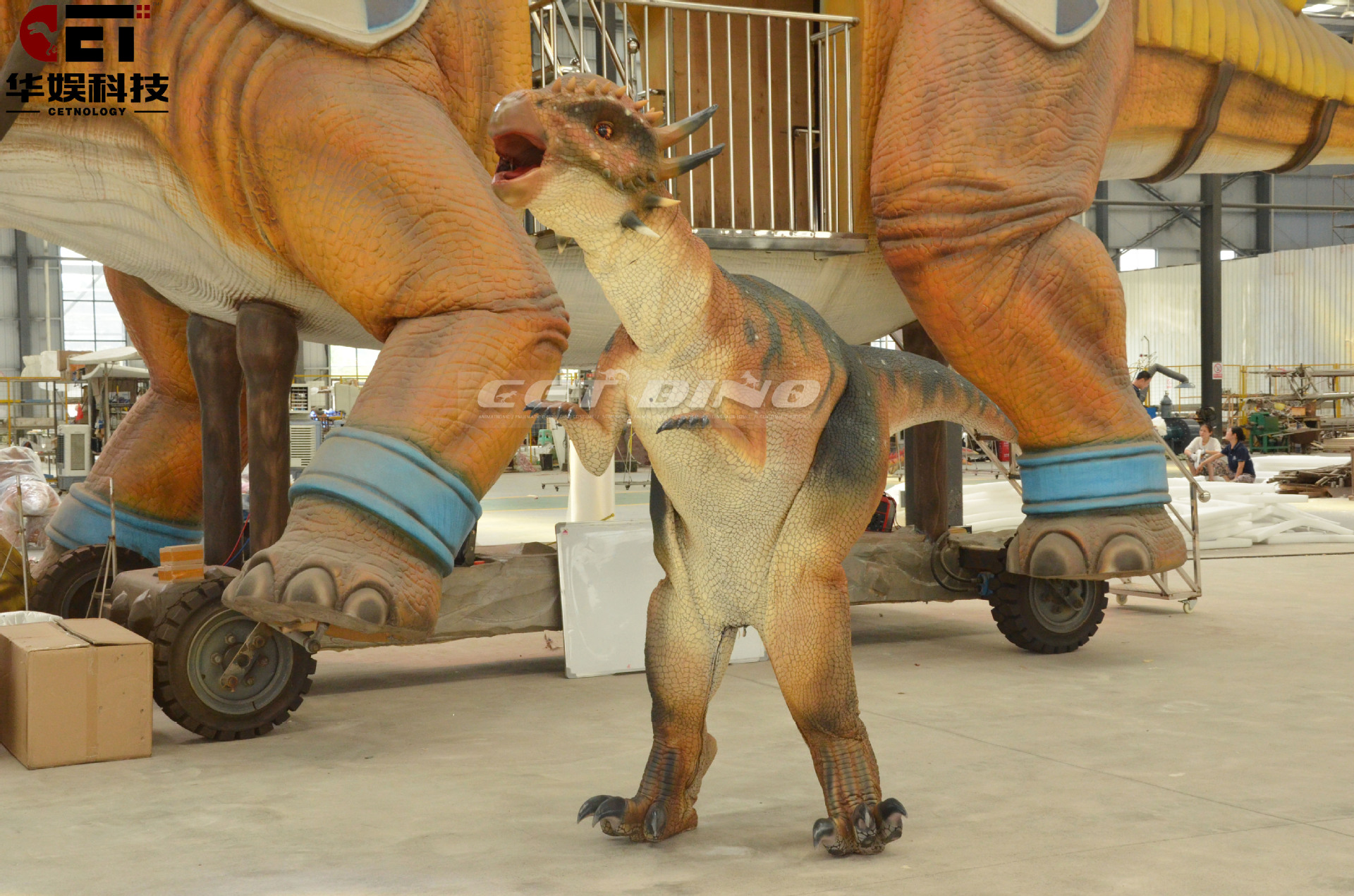 大型仿真恐龙皮套真人可穿恐龙服装 能动会发声暖场互动表演展品