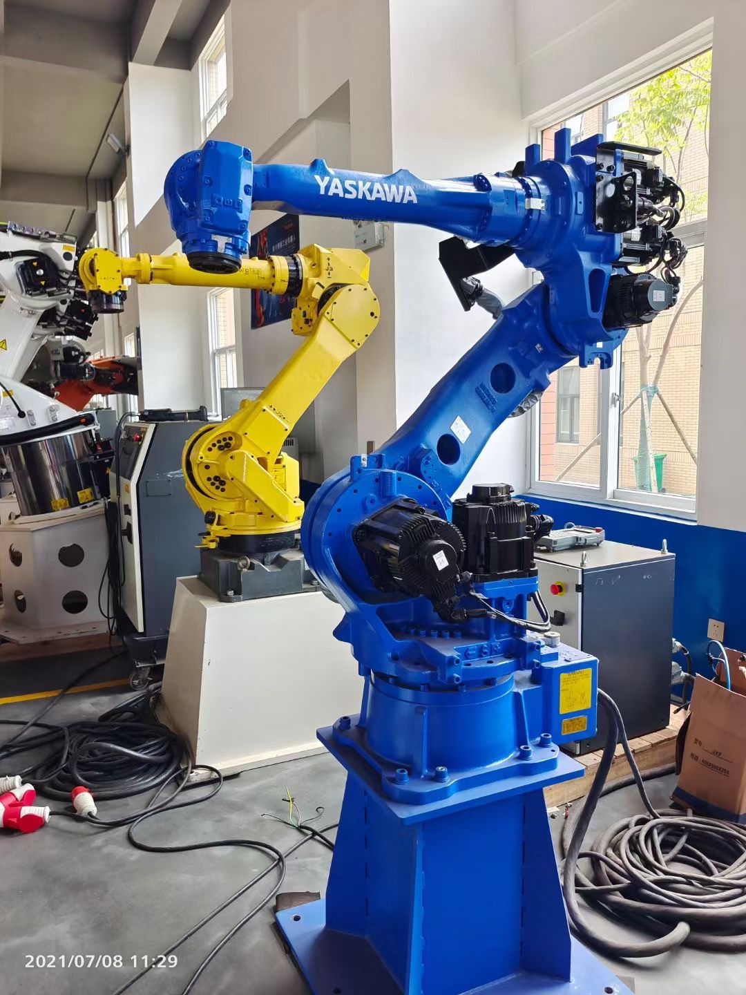 二手工业机器人 安川机器人mh50 码垛机器人 工业机器人供应