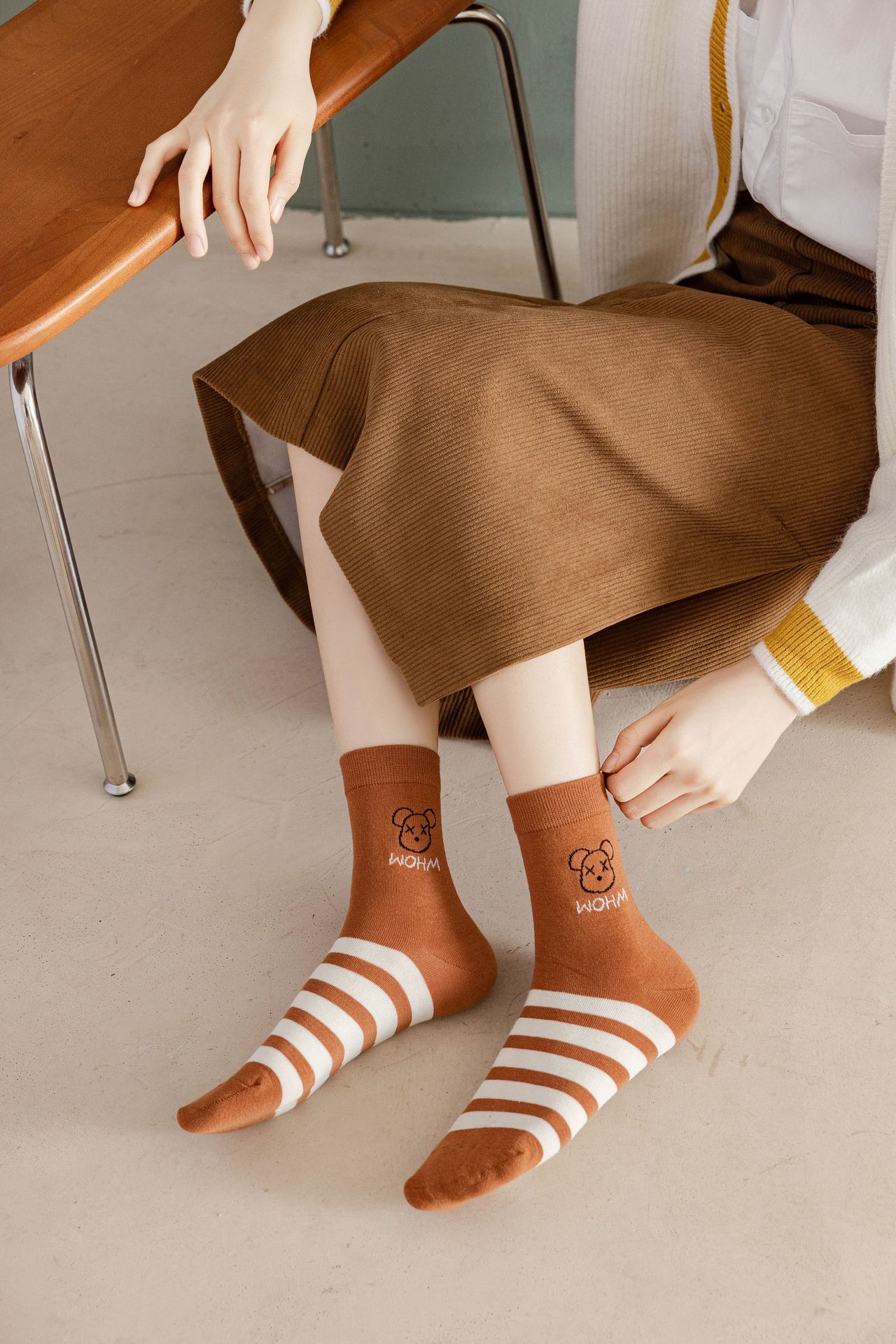 秋冬款小熊袜子女士韩版中筒棉袜ins潮日系卡通学生长筒条纹女袜