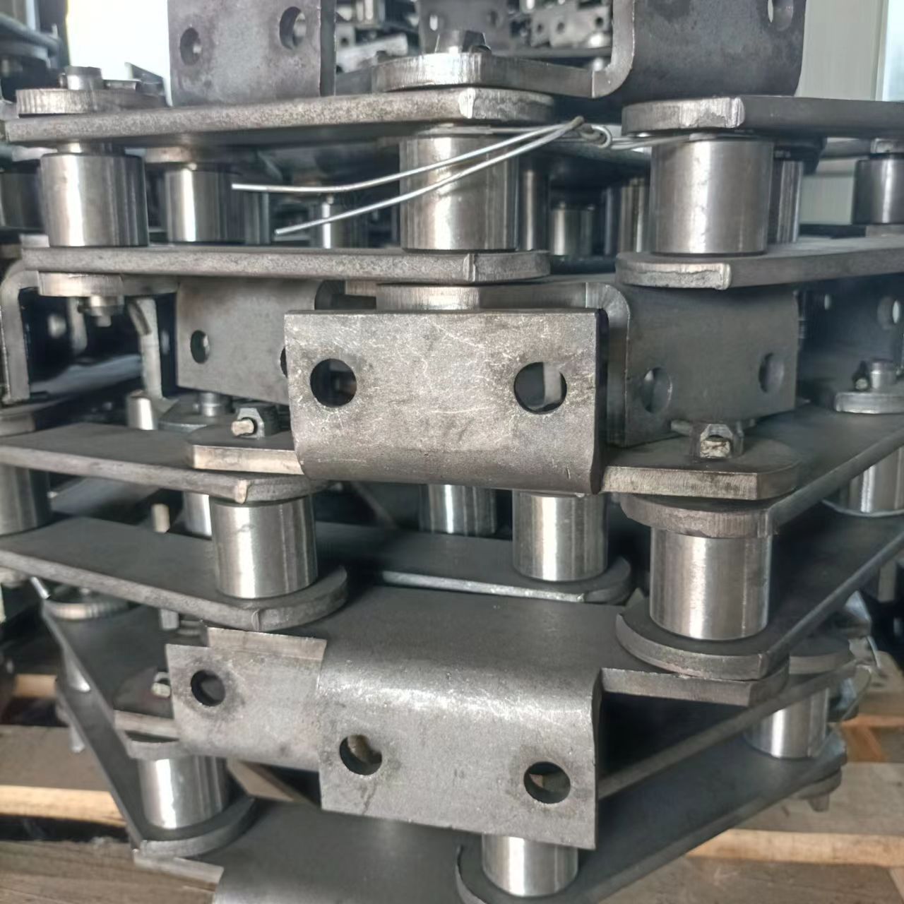 本公司长期供应板式链条 ne提升机用板式链条各种规格板链