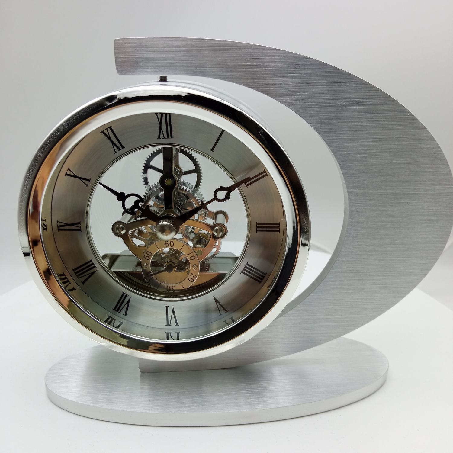 轻奢个性设计工艺品座钟银色金属钟壳合金齿轮透视机芯装饰品台钟