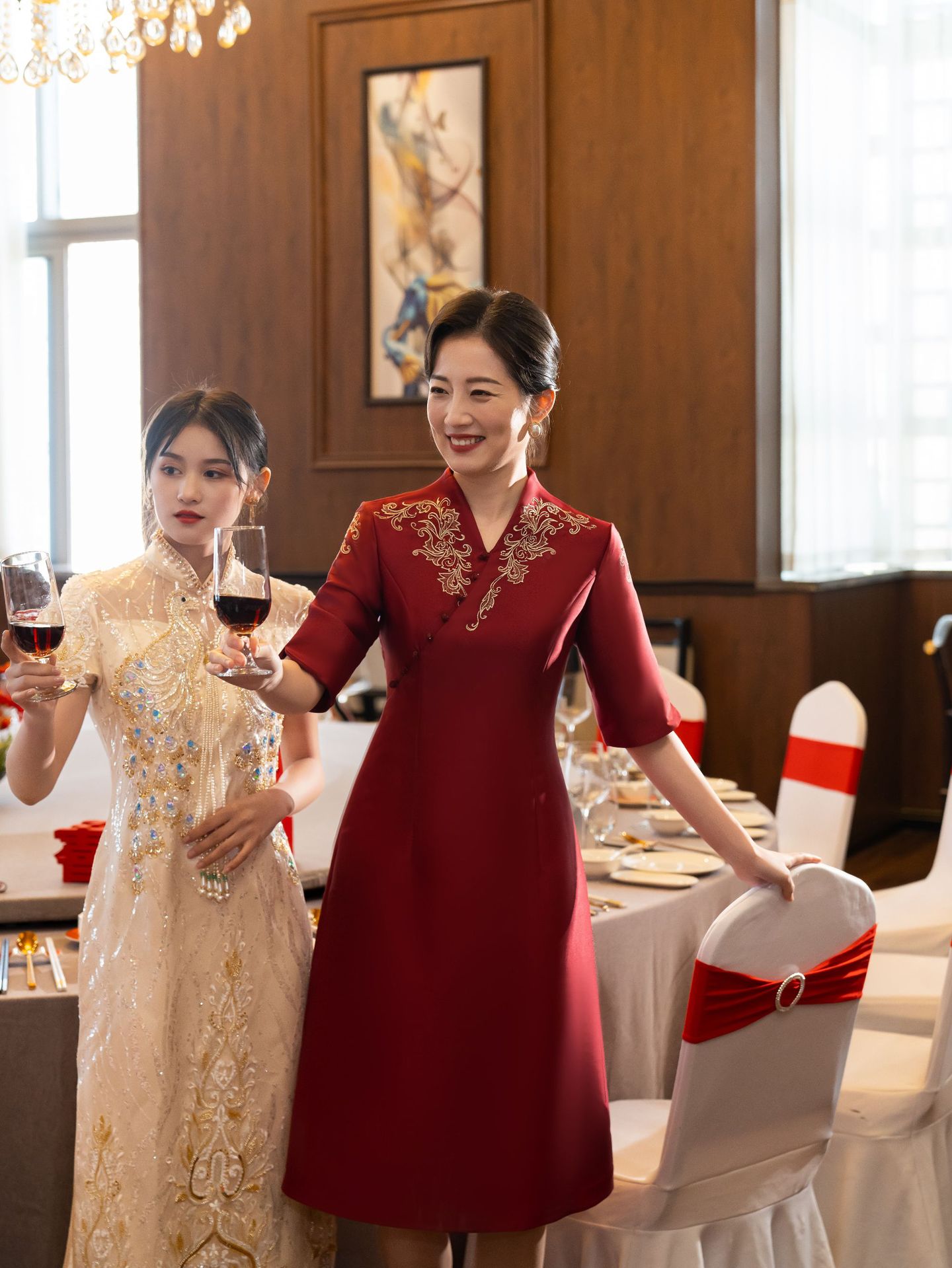 西式婚礼妈妈礼服喜妈妈婚宴女儿结婚旗袍红色妈妈装妈妈喜服批发