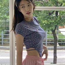韩版小众设计碎花后背绑带露腰短款T恤衫2023夏季纯欲风甜辣上衣