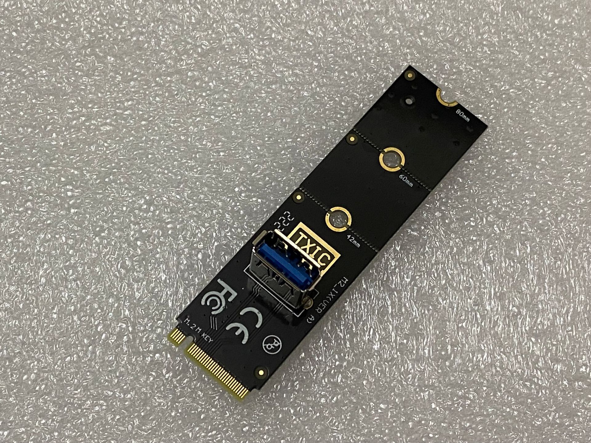2 ngff接口转换为普通的pcie1x接口,板上有3个固定孔位,分别为22*42mm