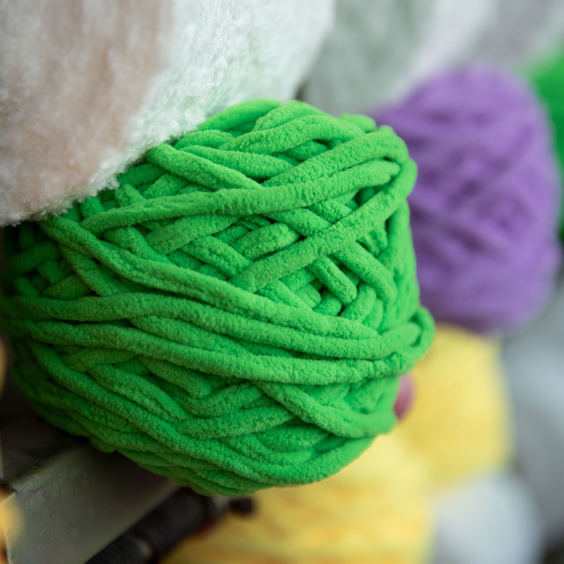 【纱厂源货】冰条毛线大量批发手工编织围巾粗毛线团批发现货充足