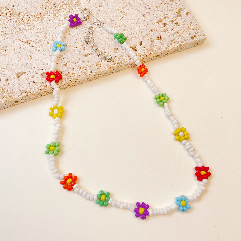 亚马逊热卖多巴胺项链女百搭高级感锁骨链不掉色串珠雏菊米珠项饰