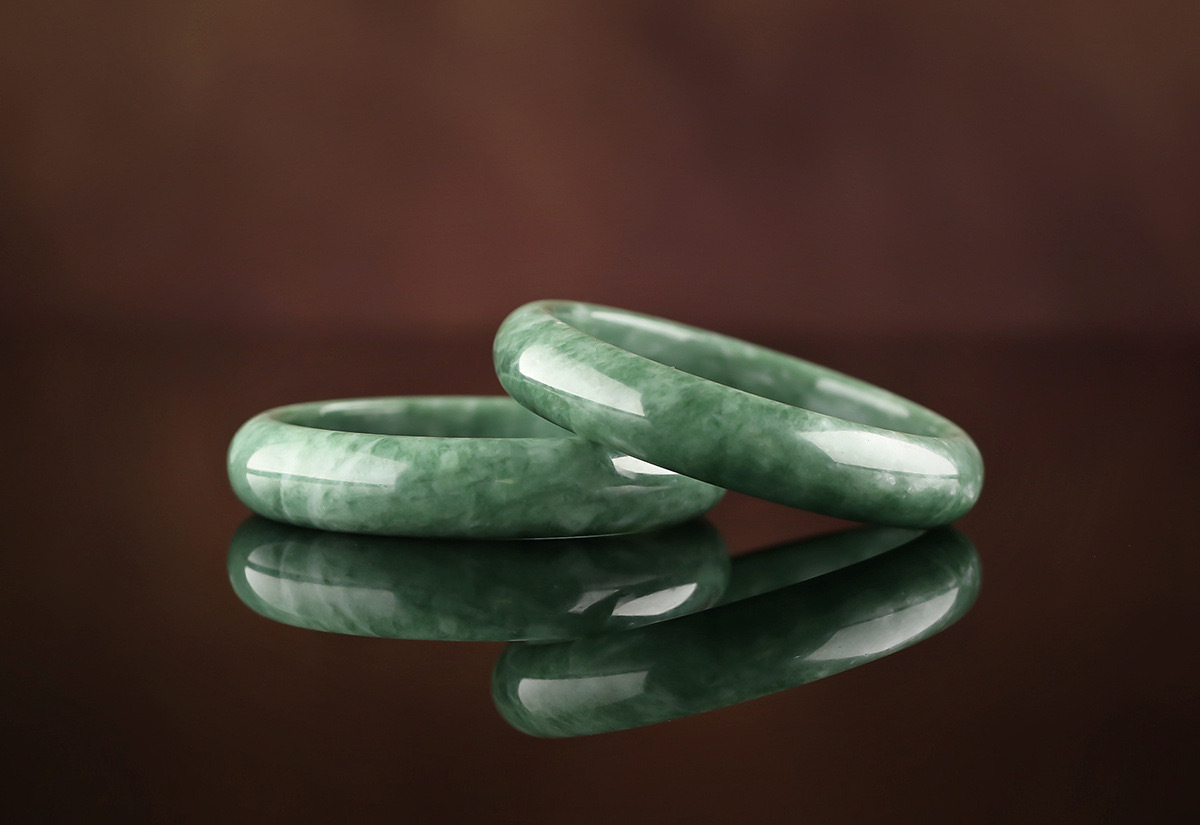 厂家批发翡翠色浅绿飘花玉石手镯贵州翠扁条玉镯子直播礼品货源