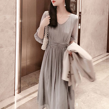 格雷灰系2024夏季新款纯色中袖连衣裙女法式设计感小众显瘦百褶裙