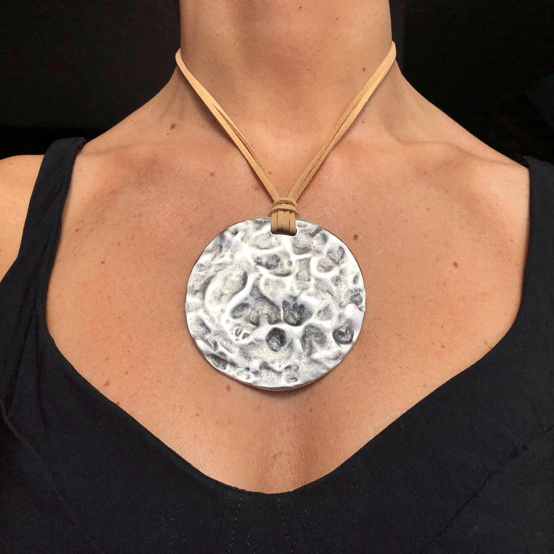 丽煌波西米亚声明女式皮革项链文艺复古夸张超大圆盘银色吊坠首饰