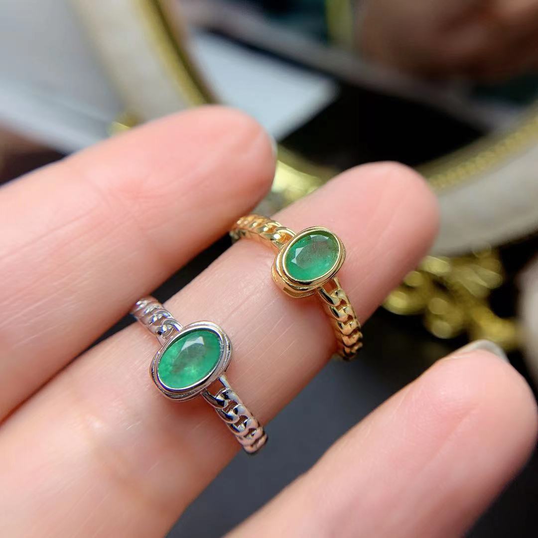 日本轻奢天然祖母绿戒指简约包镶女戒925银镀金订婚戒一件代发