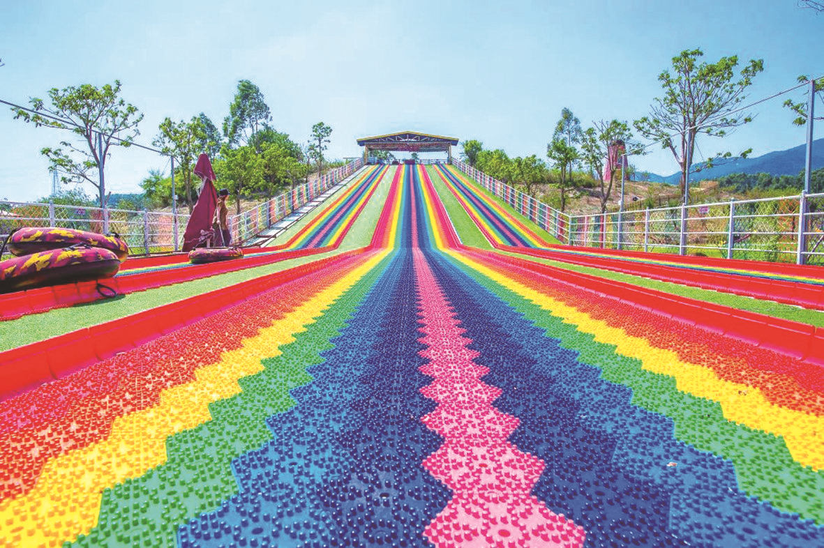源头厂家七彩滑道彩虹滑梯网红四季滑草旱滑大型项目游乐设备
