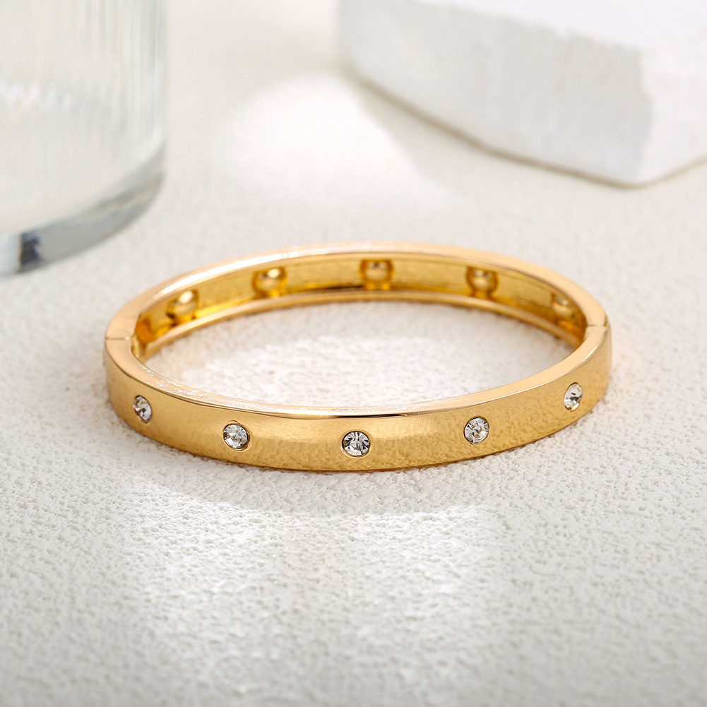 亚马逊欧美手镯女时尚通勤手镯女生高级感珍珠钻石金银色简约镯子