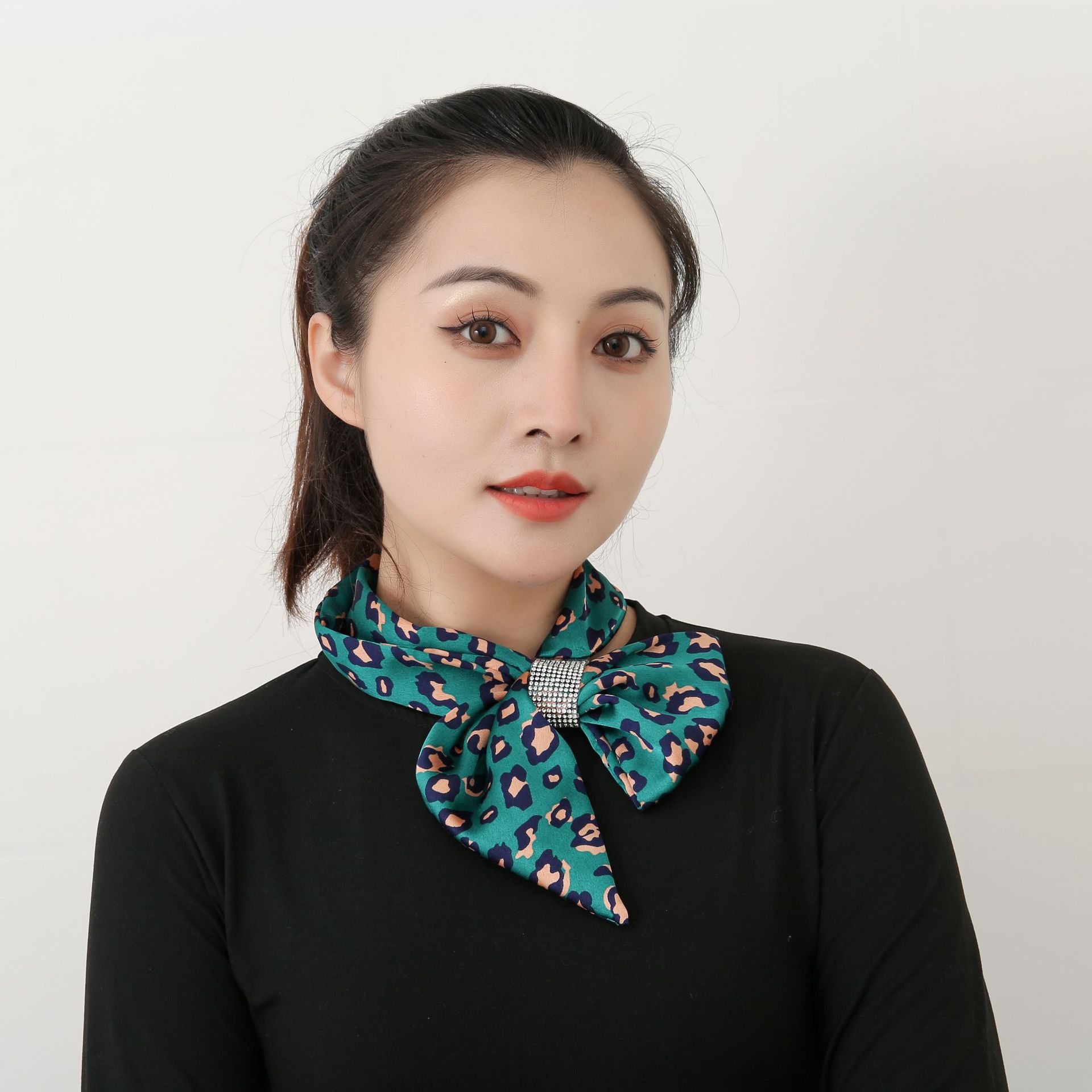 抖音同款小长条闪钻丝巾百搭夏季薄窄护颈围脖装饰领巾女围巾