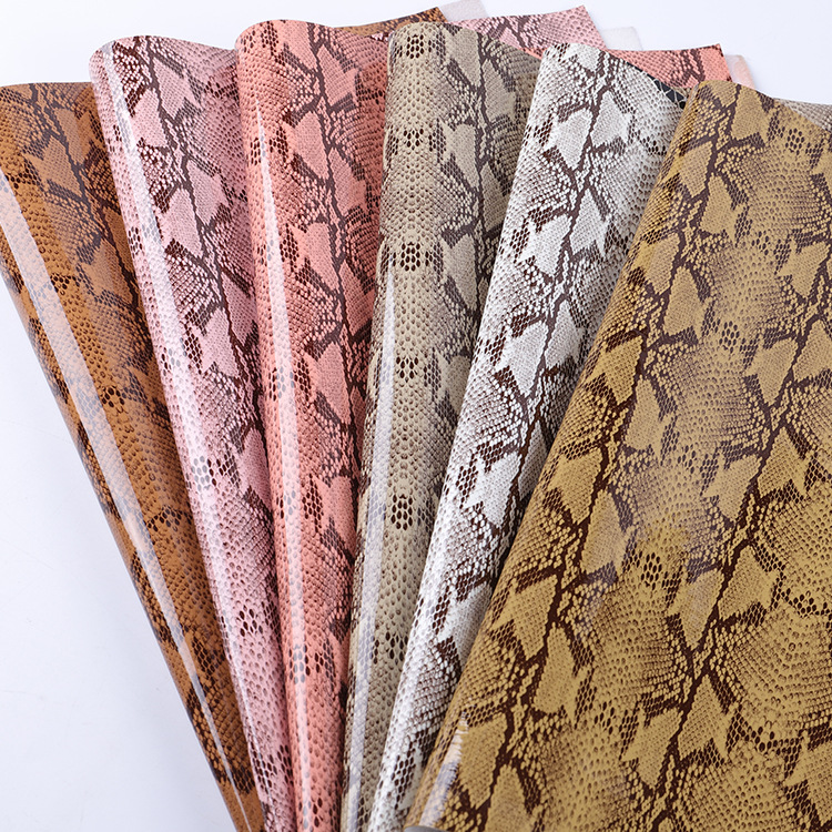 8mm亮面蛇纹漆皮面料 蟒蛇纹人造皮革 高光印花箱包装饰革