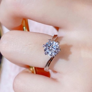 批发莫桑石雪花戒指经典六爪一克拉仿真钻戒女可调节情侣戒指工厂