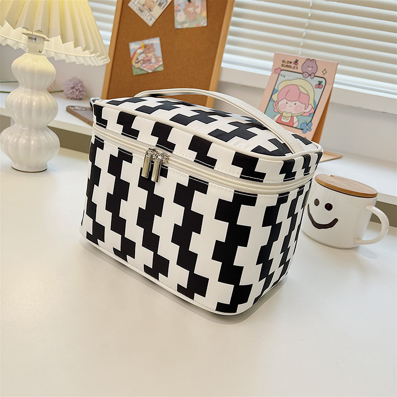 INS Cosmetic Bag Women's Portable and Simple Large Capacity High Sense New Travel Oversized Wash Plaid Buggy Bag