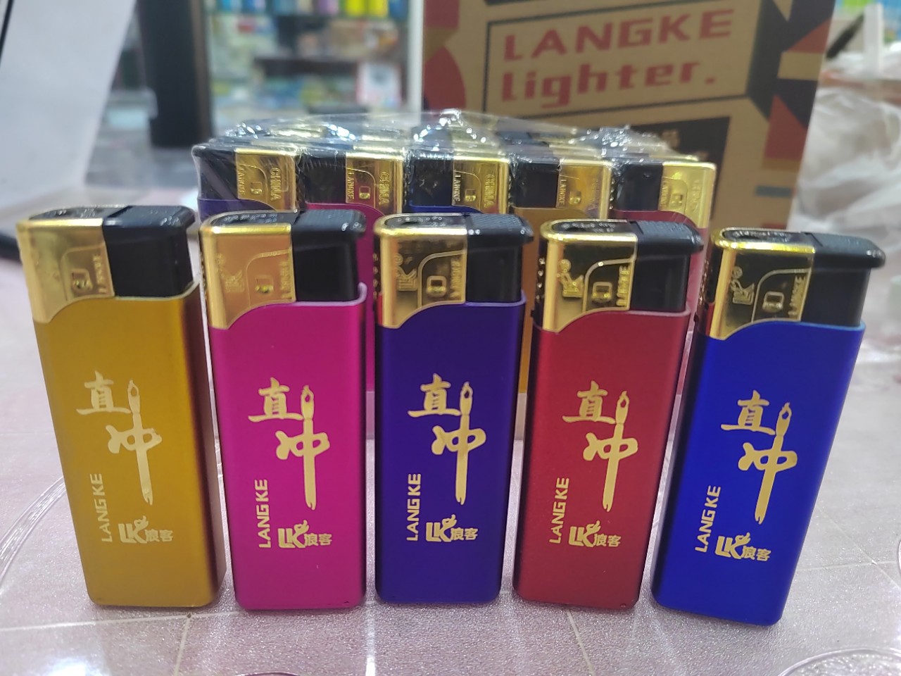 浪客新款真空镀膜带底冲翻盖直充打火机