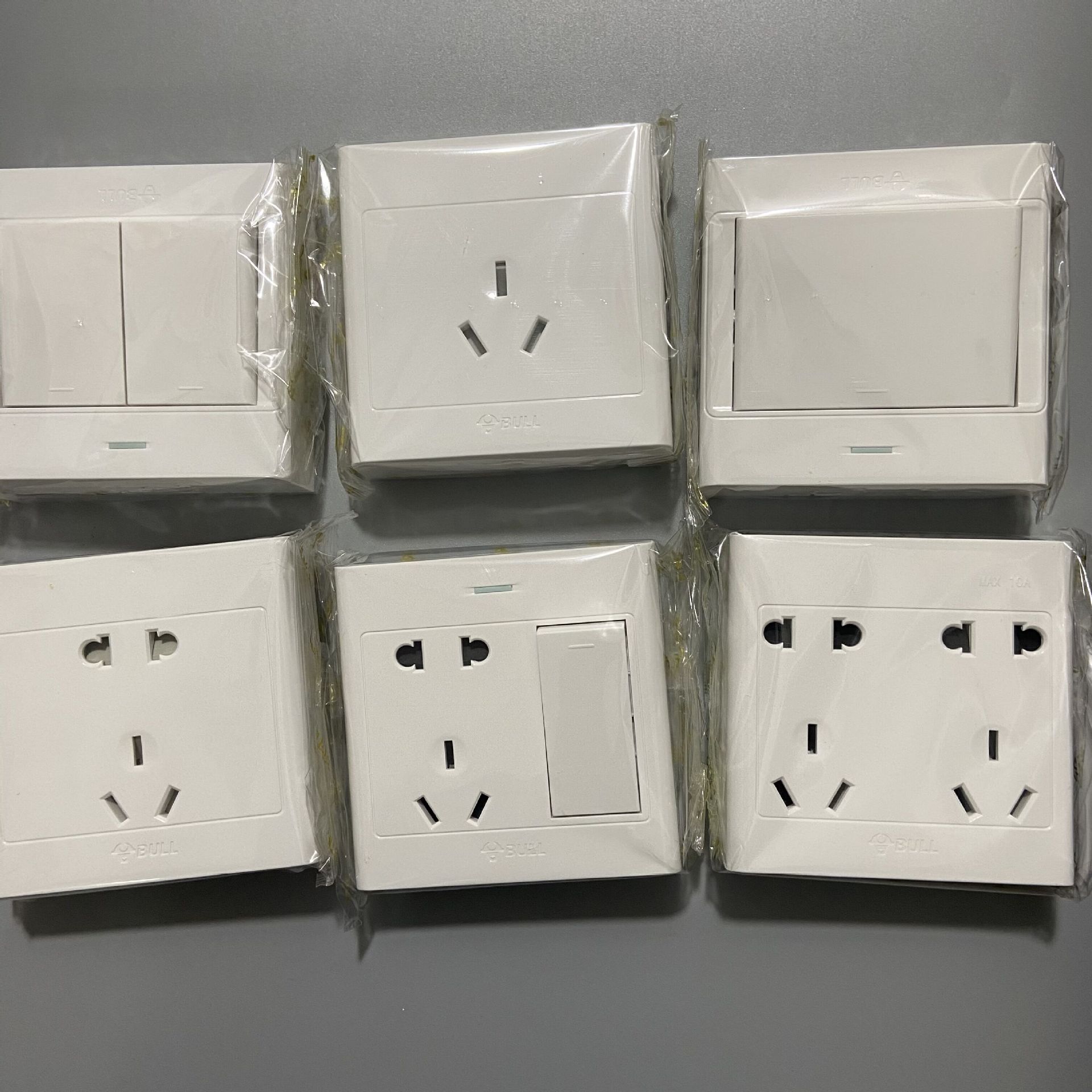 公牛明装开关插座明线五孔面板家用明盒86型墙壁带底盒g09批发10a