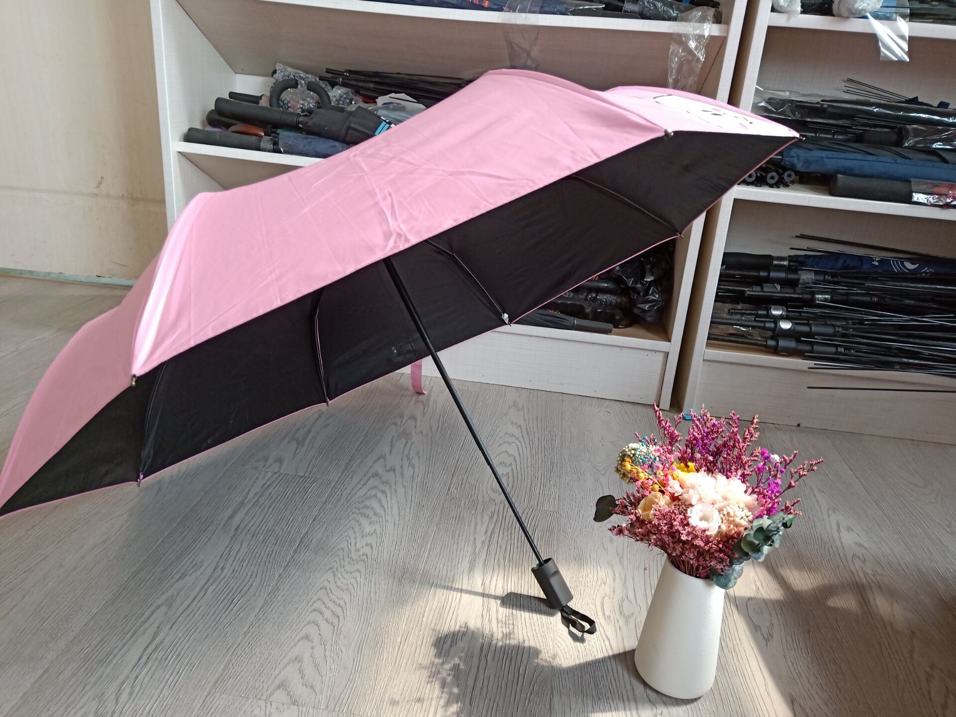 批发淘宝下架遮阳黑胶晴雨伞 库存下架促销礼品伞地摊伞货源印刷