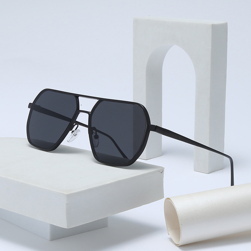 卡雷拉太阳眼镜