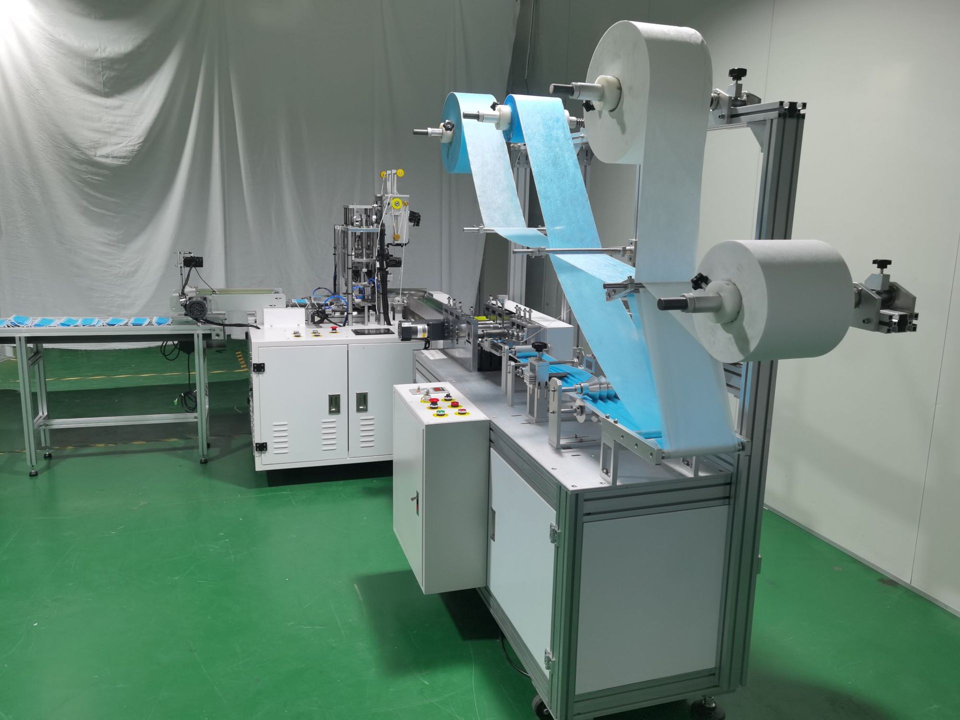 东莞厂家直供平面儿童口罩机 一次性儿童口罩机 高速一拖一口罩机