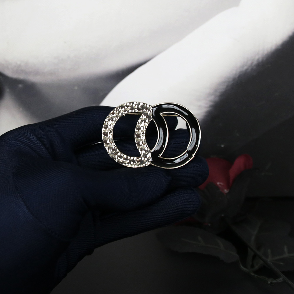 9591小香新款黑色珐琅拼接金色胸针高级时尚西装毛呢大衣配饰百搭