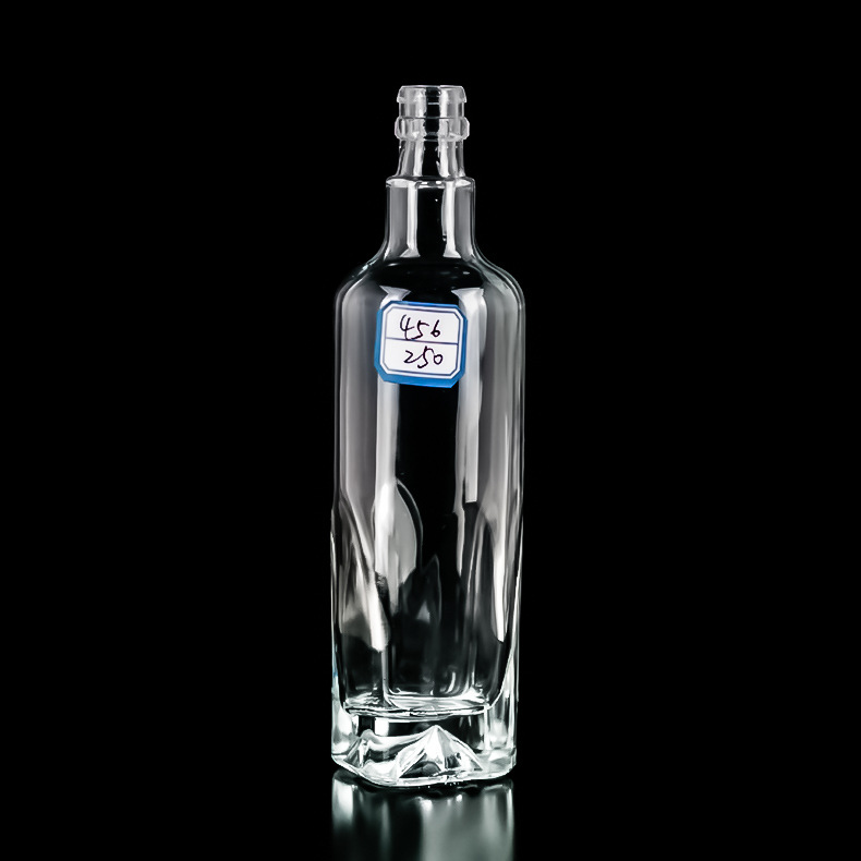 厂家供应250毫升透明玻璃瓶 生产批发方底圆身小酒瓶精白料白酒瓶