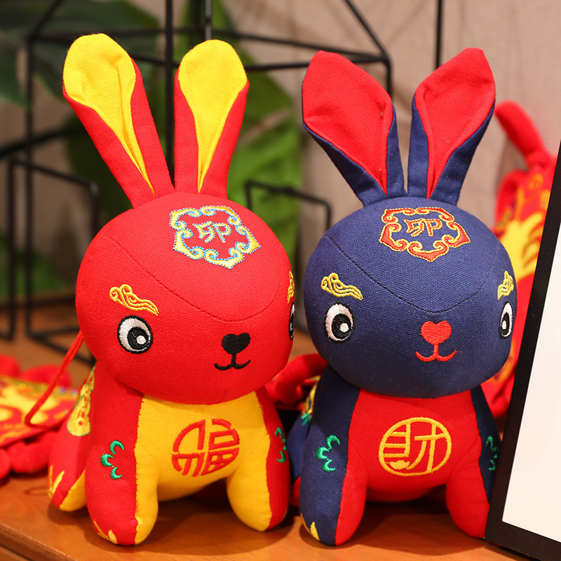 喜庆三色卯兔毛绒玩具公仔兔年吉祥物中国风生肖站兔玩偶挂件礼品