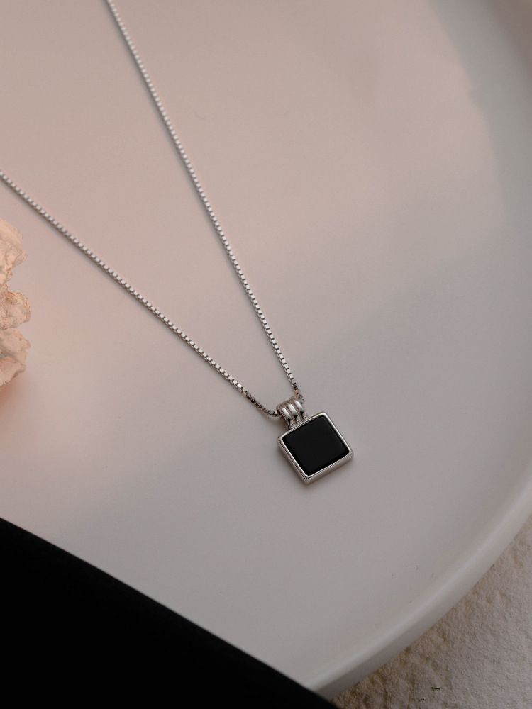 韩式东大门s925黑色方牌项链女新款毛衣链小众设计简约高级锁骨链