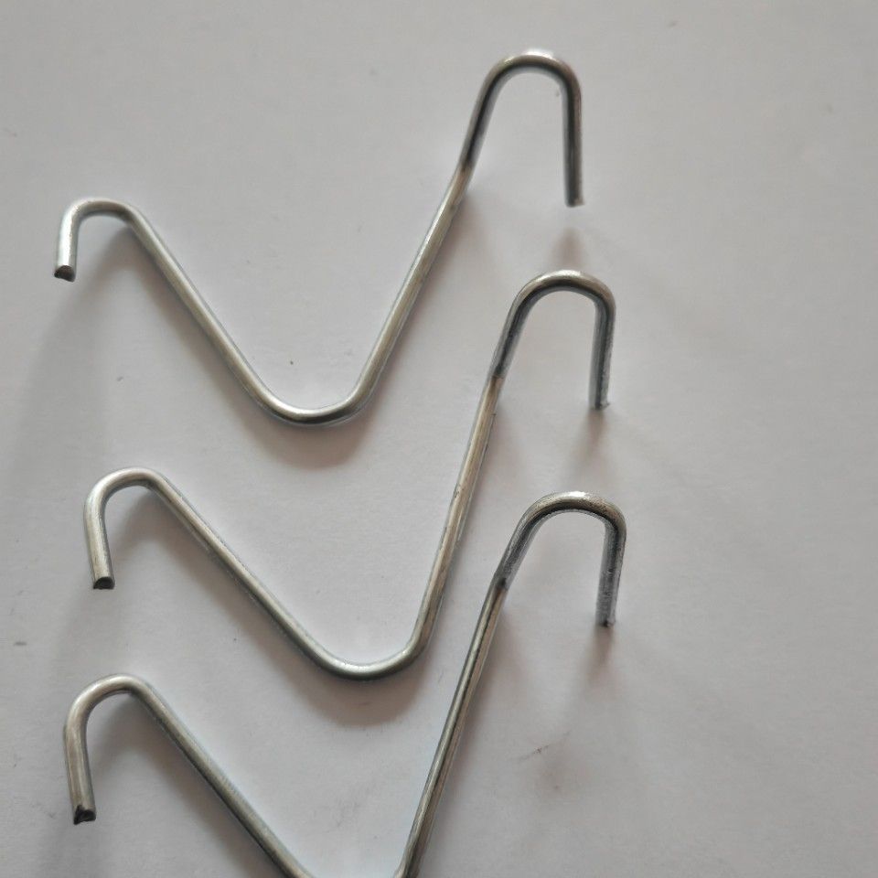 铁丝卡子 金属u型篱笆杆铁网卡件 牧场农场围栏疙瘩柱用卡子-阿里巴巴
