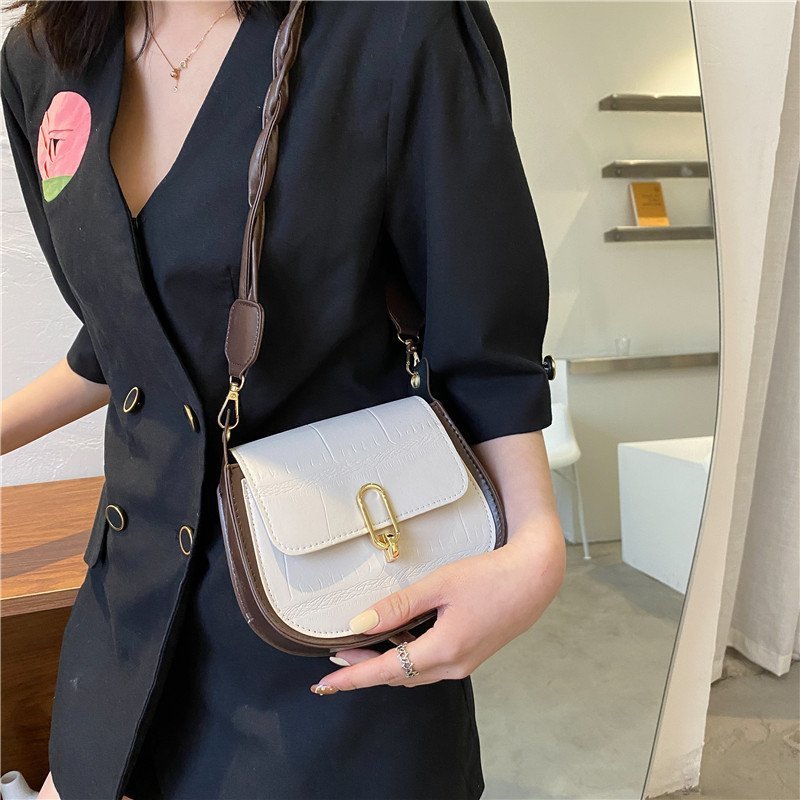 Small Bag Women's Bag 2021 Spring New Korean Fashion Shoulder Messenger Bag Simple Ins Saddle Bag