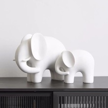 砂岩情侣大象树脂工艺品创意家居客厅摆件雕塑桌面摆件轻奢风摆件